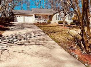 137 Pinkney Ln, Statesville, NC 28677