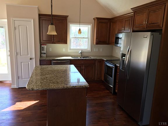 3rd image of 110 Mansfield Dr