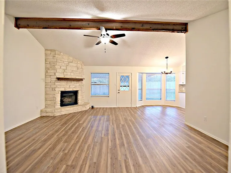 805 Lone Tree Ct — Photo 2