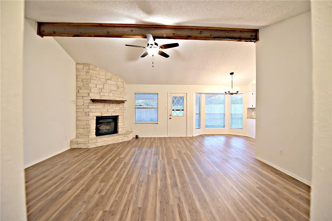 Building Photo - 805 Lone Tree Ct