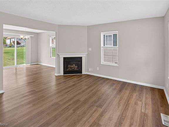 4th image of 10540 Clairdoan Ave