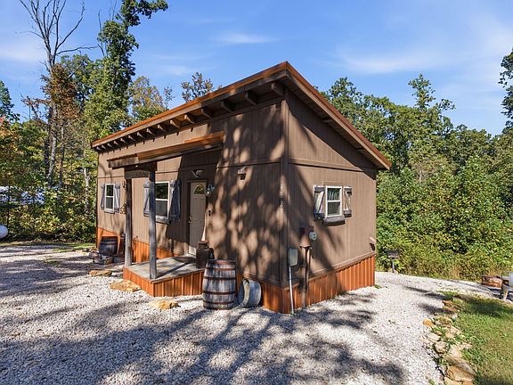 3rd image of 4523 Amos Ridge Rd
