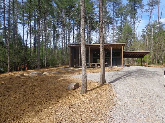 4th image of 561 Woodland Trl