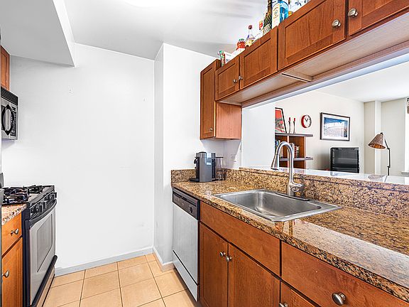 3rd image of 520 W 23rd St APT 8H
