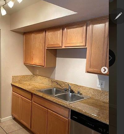 4th image of 740 W Elm St Unit 209