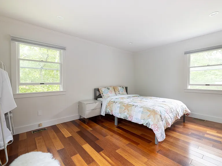 10 Columbine Ave N — Photo 9