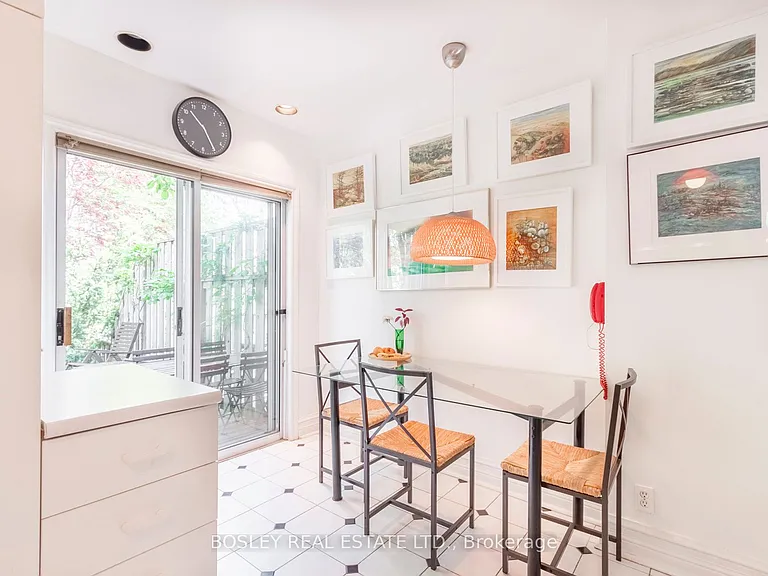 22 Martin Cres — Photo 12
