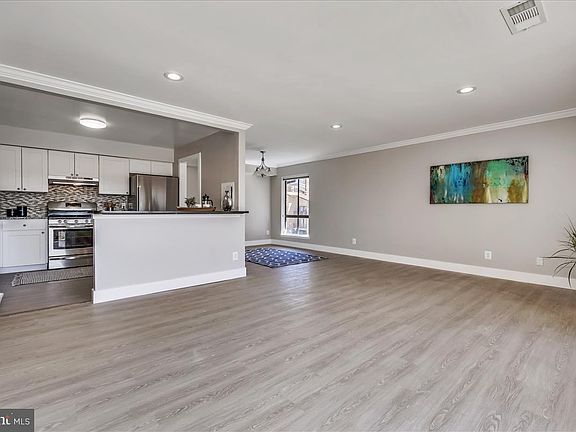 4th image of 108 Monroe St APT 302