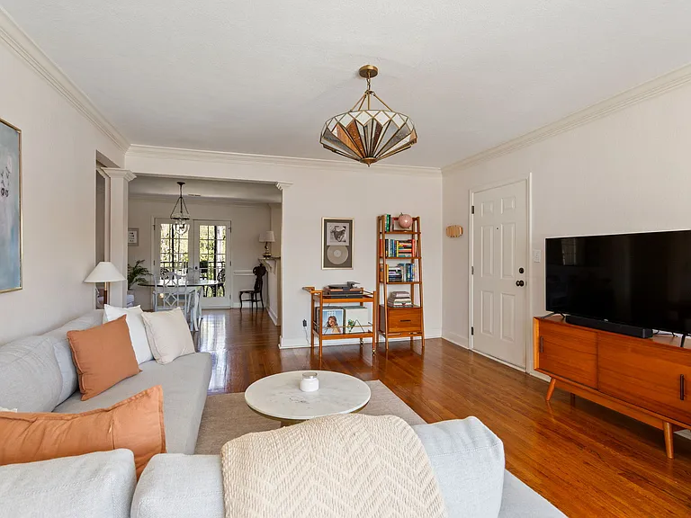 115 Peachtree Memorial Dr NW — Photo 11