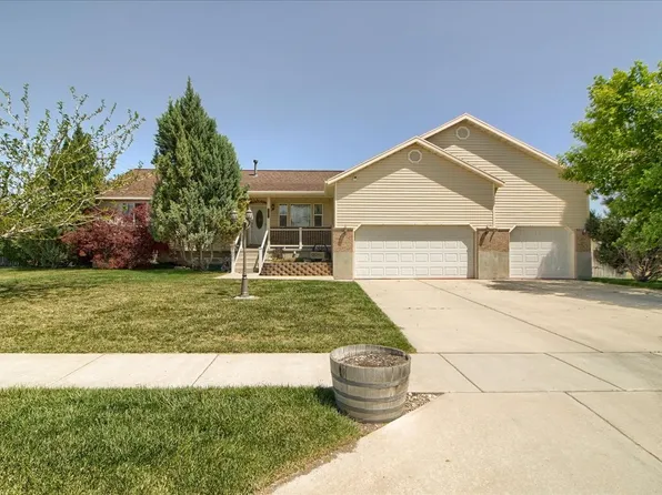 2825 S Woodbrook Ln, Magna, UT 84044