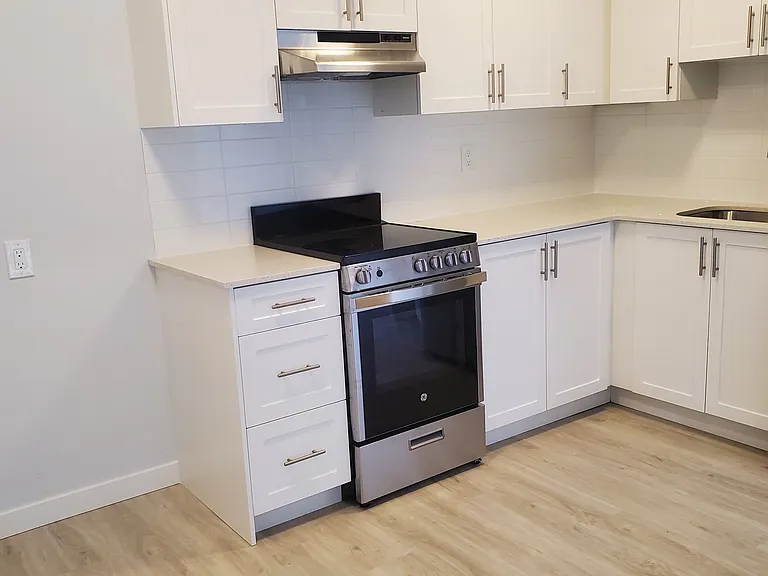 2150 Pandora St — Photo 6