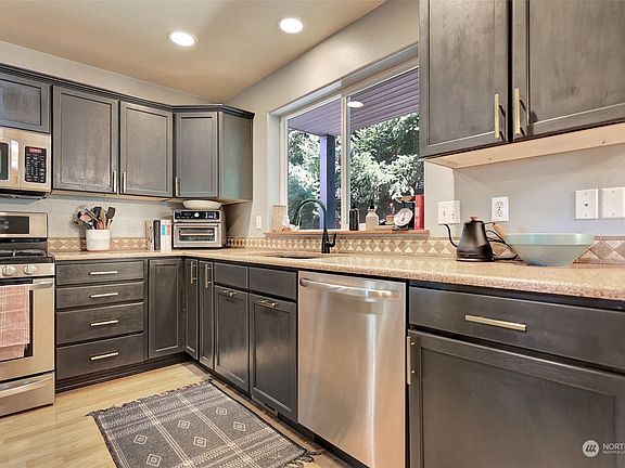 4th image of 4919 137th Street SE