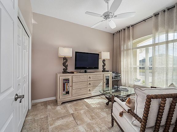 Bedroom/Office/Library