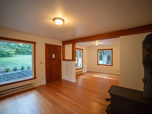 3rd image of 14484 Sunrise Dr NE