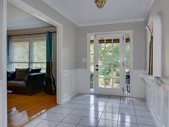 2nd image of 355 Canterbury Dr