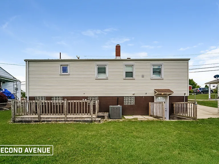 2210 Guffey Rd — Photo 16