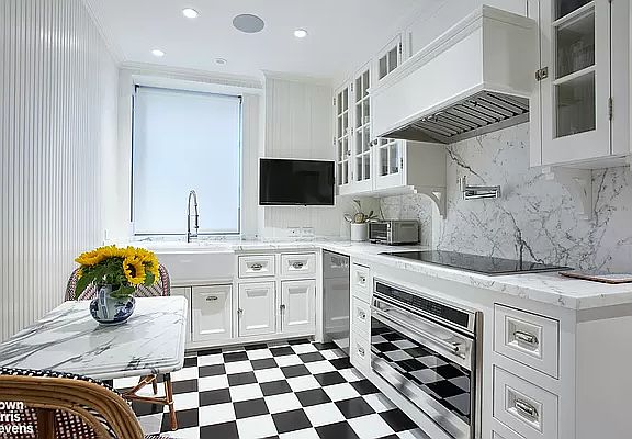 3rd image of 1070 Park Ave #4D