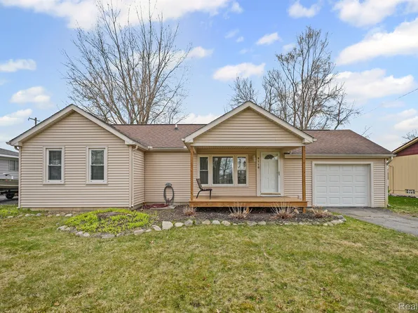 9110 Georgette Rd, White Lake, MI 48386