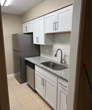 4th image of 588 Oak Ave