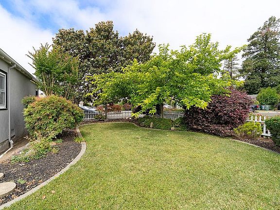 5th image of 1117 Maple Avenue