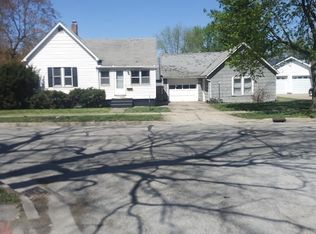 707 E Ash St, Canton, IL 61520