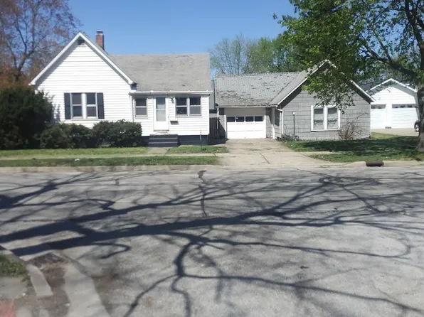 707 E Ash St, Canton, IL 61520