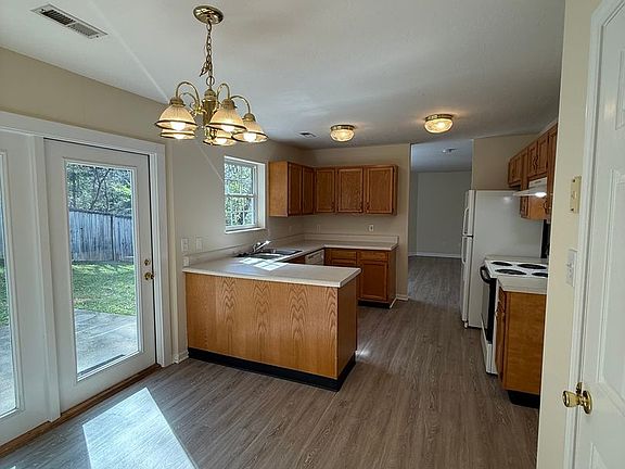 3rd image of 700 Gracewood Way