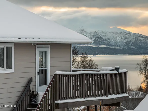 693 Rangeview Ave, Homer, AK 99603