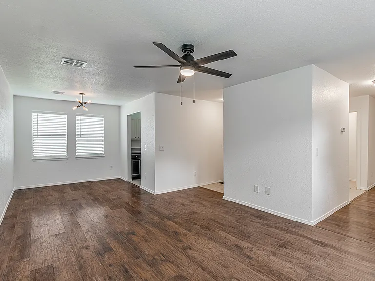 1608 NW 7th St — Photo 11