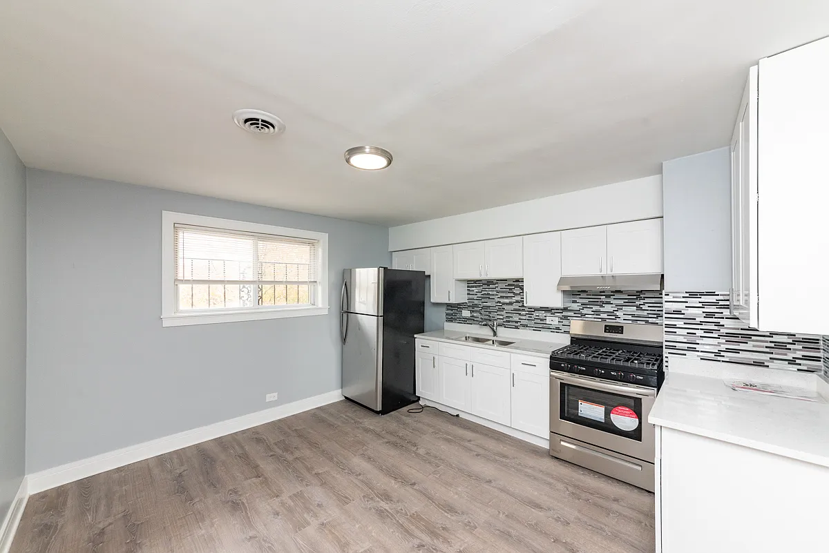 2 bed, 1.5 bath, 1150 sqft, $1,675 — Photo 2