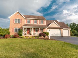 12 Meadowbrook Ln, Lititz, PA 17543