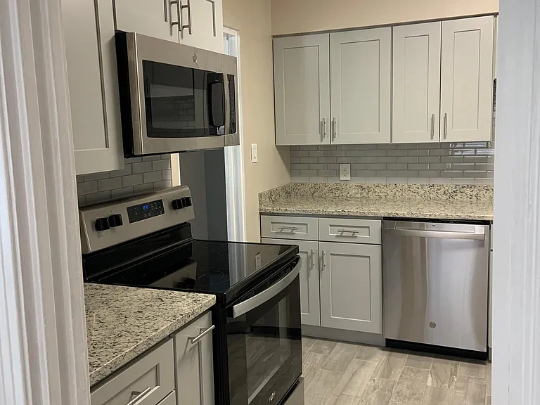 214 N Gomez Ave — Photo 3
