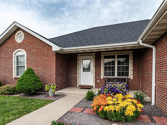 4th image of 218 Ash Park Dr