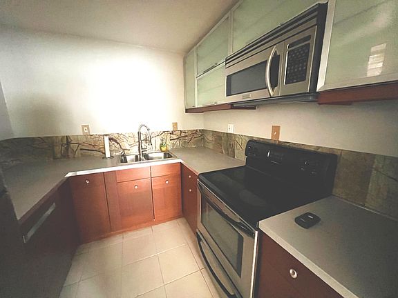 3rd image of 322 N Boyle Ave #L-s