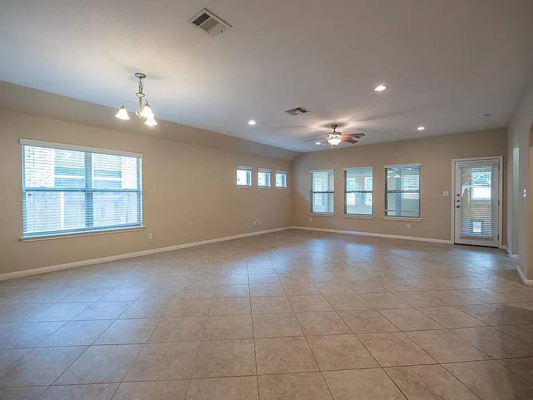 9509 Sydney Marilyn Ln — Photo 13
