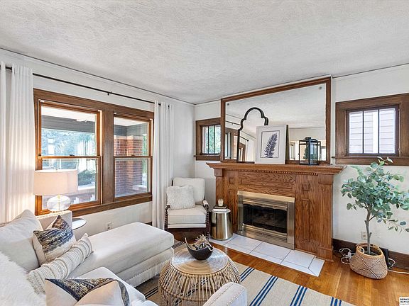2nd image of 302 S 50th Ave