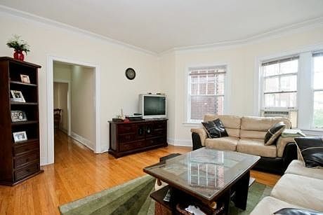 2nd image of 537 W Aldine Ave APT 2S