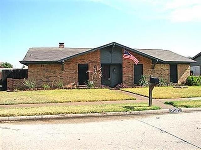 1st image of 2005 Village Green Dr