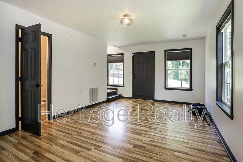 2 bed, 1.5 bath, 1024 sqft, $1,800 — Photo 3