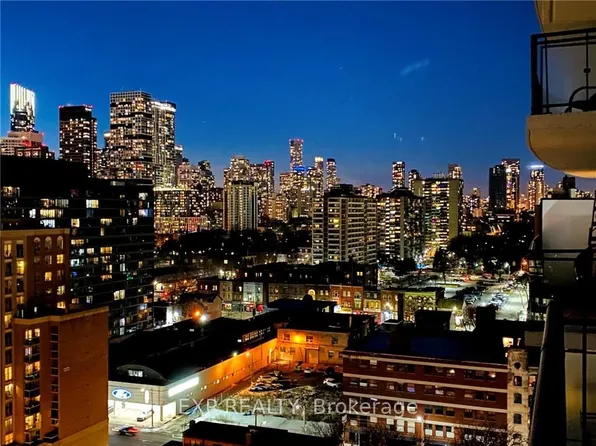 460 Adelaide St E, Toronto, ON