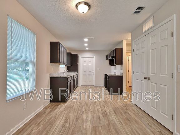 4th image of 2214 Spires Ave