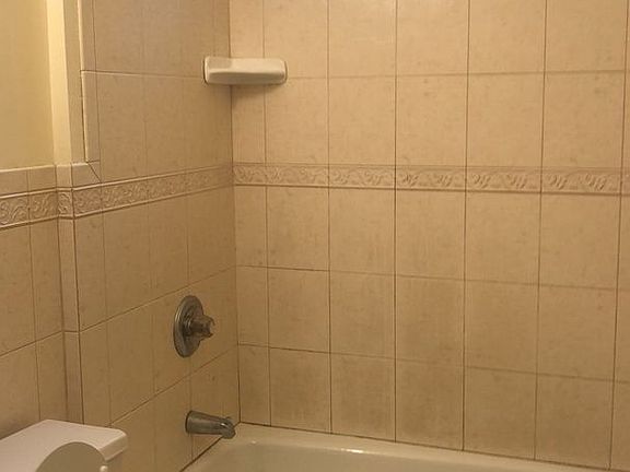 5th image of 458 Kennedy Blvd APT 1