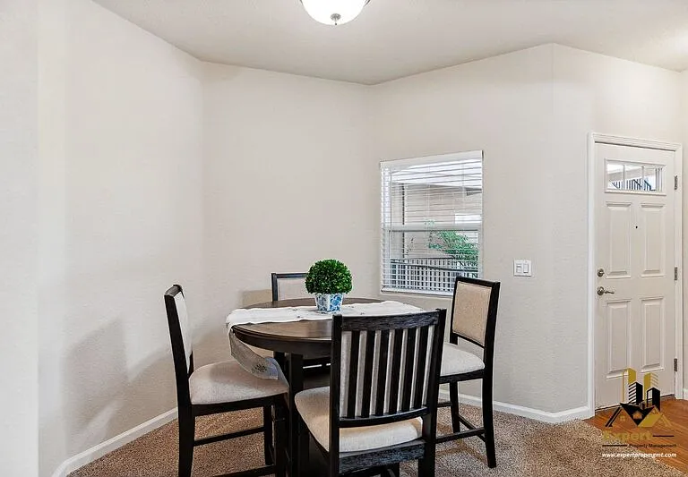 900 Moon Cir #922 — Photo 3