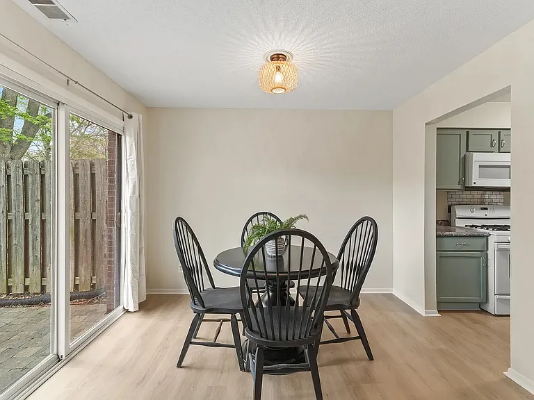968 Greenwood Trl W — Photo 9