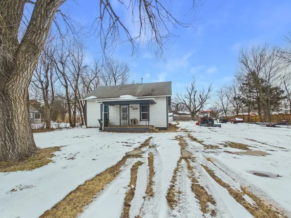 208 S Sedgwick Ave, Burrton, KS 67020
