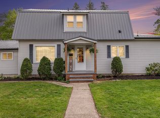 806 Cedar St, Clare, MI 48617
