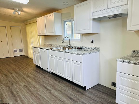 5th image of 221 Baltimore St
