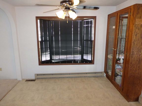 5th image of 713 Aspen St
