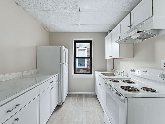 5th image of 12-14 Oak St #12