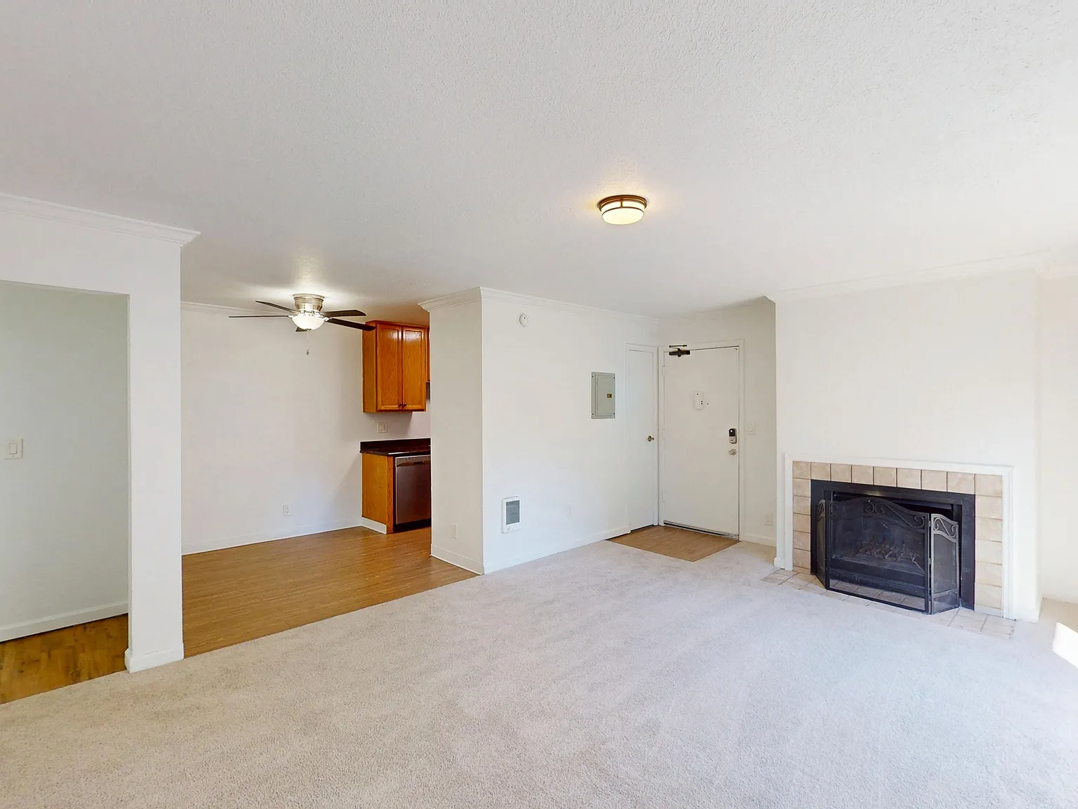 Charming 1BR in Novato | Parking Included | Pet Friendly — Photo 2